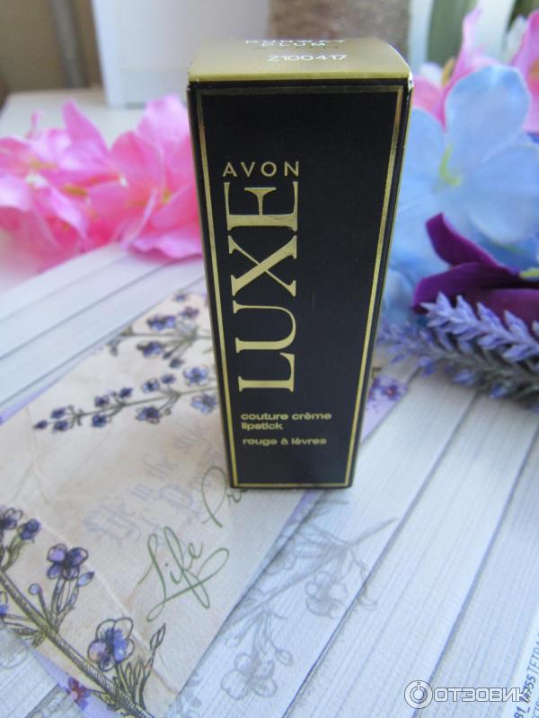 Увлажняющая губная помада Avon Luxe фото