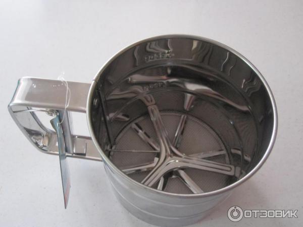 Сеялка для муки кружка вылетела пружина. Сито для муки икеа. Кружка сито для муки икеа. Кружка-сито для просеивания муки, металл, d10см, обьем 375гр. Сито для муки икеа.