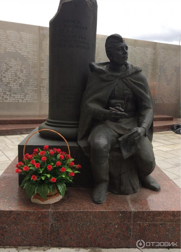 Лев кербель скульптор. Памятник фронтовым корреспондентам. Памятник фронтовым корреспондентам. Памятник фронтовым корреспондентам в москве. Памятник фронтовым корреспондентам.