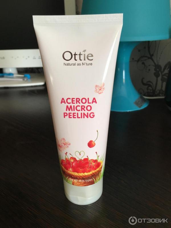 Пилинг-скатка c экстрактом вишни Ottie Acerola Micro-Peeling фото