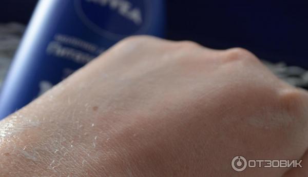 Питательное молочко для тела Nivea Для очень сухой кожи с миндальным маслом фото