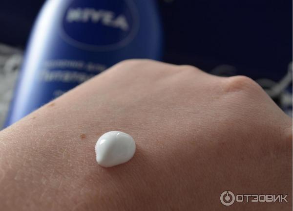 Питательное молочко для тела Nivea Для очень сухой кожи с миндальным маслом фото