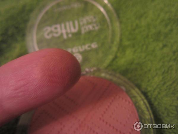 Румяна Essense Satin touch blush фото