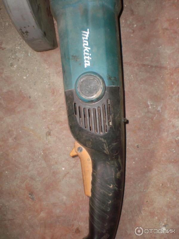Угловая шлифовальная машина Makita GA9010C фото