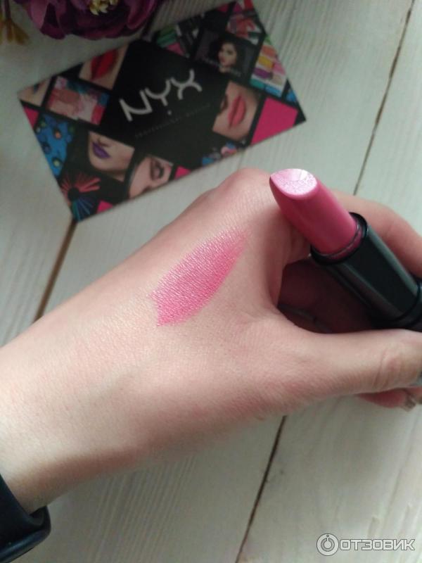 Губная помада NYX Extra Creamy Round Lipstick