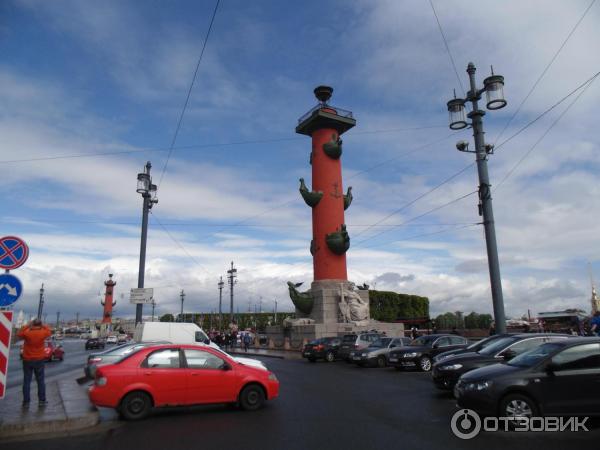 Пешая прогулка по набережной Невы на Васильевском острове (Россия, Санкт-Петербург) фото