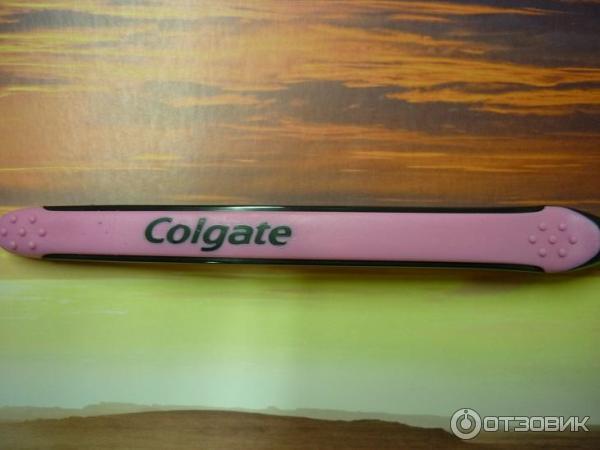 Зубная щетка Colgate Шелковые нити с древесным углем фото