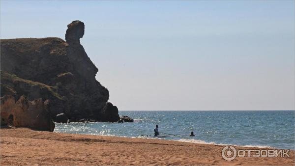 Скала в виде головы.