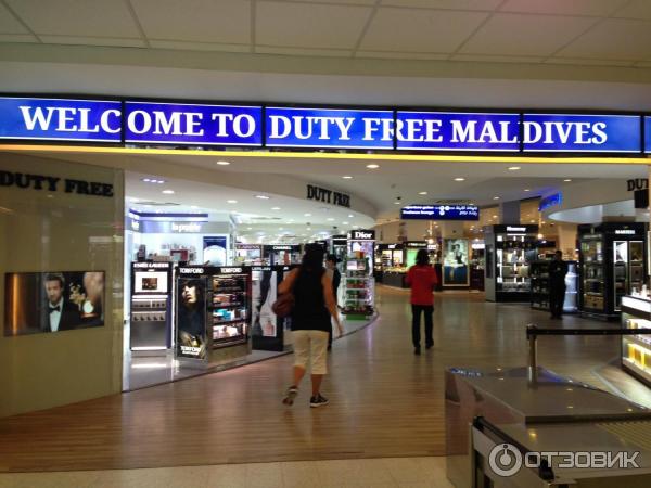 Сувениры в аэропорту мале. Мальдивы магазины. Сувениры с мальдивских островов. Shop in maldives. Сувениры с мальдив.