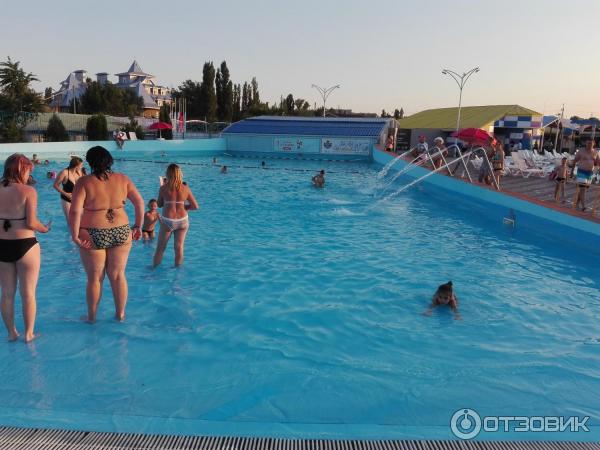 Сколько аквапарков в таганроге. Таганрогский аквапарк Лазурный. Аквапарк Таганрог. Аквапарк Лазурный Белгород. Открытый бассейн Таганрог.