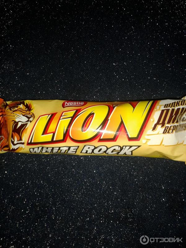 Шоколадный батончик Nestle Lion White Rock фото