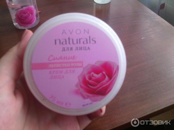 Маска для лица Avon Naturals Сияние. Лепестки розы фото