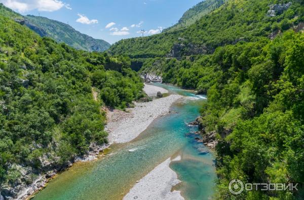 Каньон реки Морача. Черногрия. Подвесной мост.