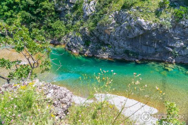 Каньон реки Морача. Черногрия. Подвесной мост.