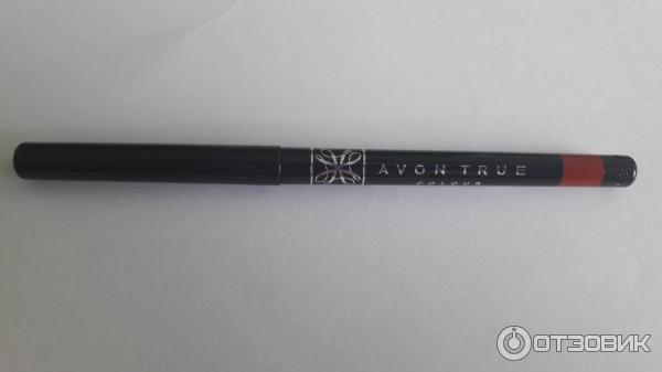 Выкручивающийся карандаш для губ Avon фото