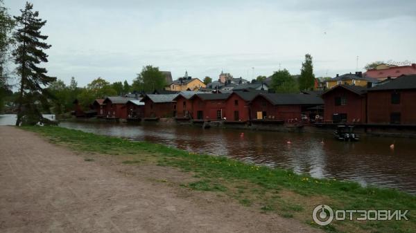 Порвоо. Красные амбары на берегу реки.