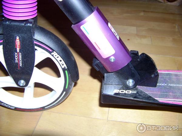 Roces 200 отзывы. Самокат Roces Shock Absorber 200. Самокат Roces Roces. Самокат Roces 200 Disc. Городской самокат Roces s16-200a9s.