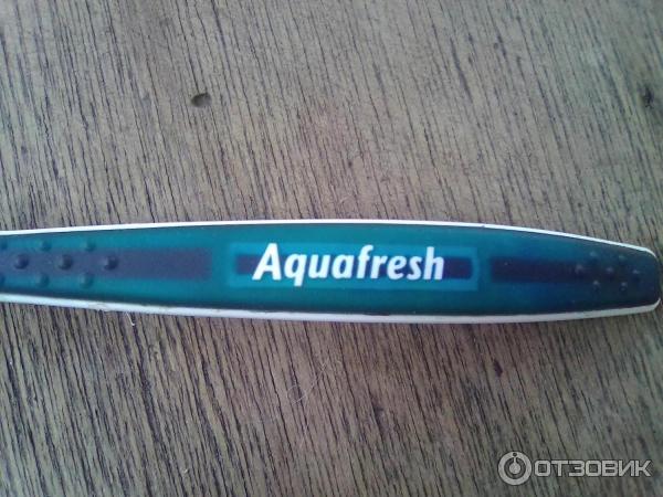 Зубная щетка Aquafresh in-between clean фото