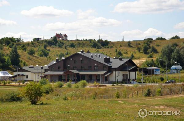 Дуб Богдана Хмельницкого в пос. Дубовое (Россия, Белгород) фото