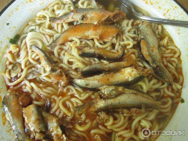 Макароны с килькой в томатном соусе