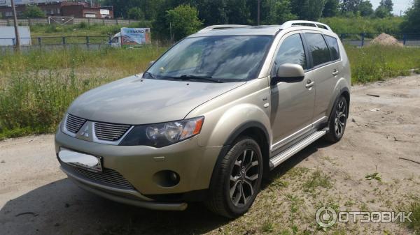 Автомобиль Mitsubishi Outlander XL кроссовер фото