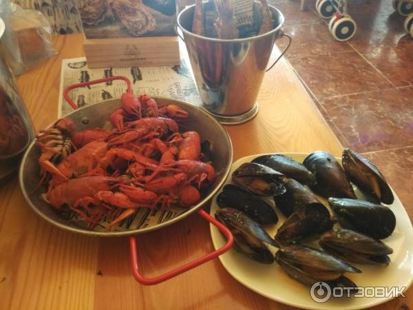 Ресторан горький евпатория. Евпатория кафе на набережной. Барабулька черноморская. Барабуля султанка. Кафе барабулька алушта.