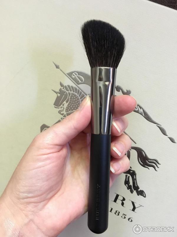 Кисть для румян Real Techniques Blush Brush фото