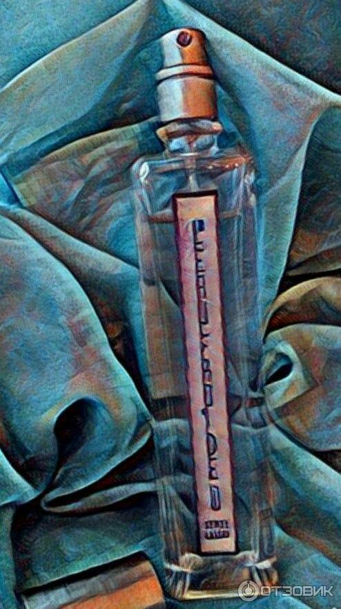 Флакон аромата Serge Lutens Leau