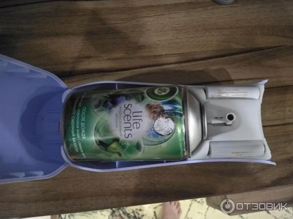 Автоматический освежитель воздуха AirWick FreshMatic многослойный аромат После дождя фото