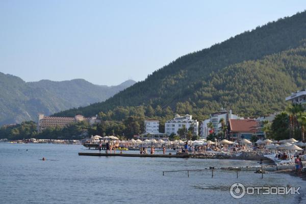 море возле отеля Golden Rock Beach