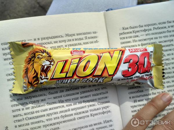 Шоколадный батончик Nestle Lion White Rock фото