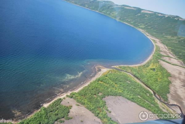 Озеро в кальдере вулкана Карымский