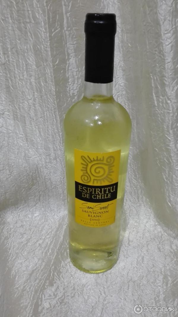 Espiritu de chile sauvignon. Вино Эспириту де Чили белое. Вино Чили белое полусладкое. Вино Чили белое полусладкое Эспириту. Espiritu de Chile вино белое сухое.