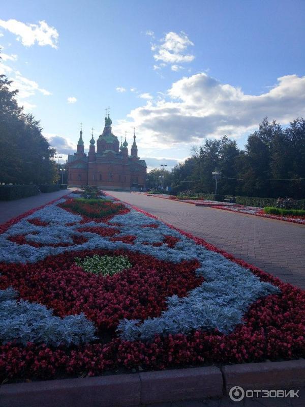 Сквер алое поле челябинск. Алое поле Челябинск 2022. Набережная 80 Челябинск алое поле. Алое поле памятник.