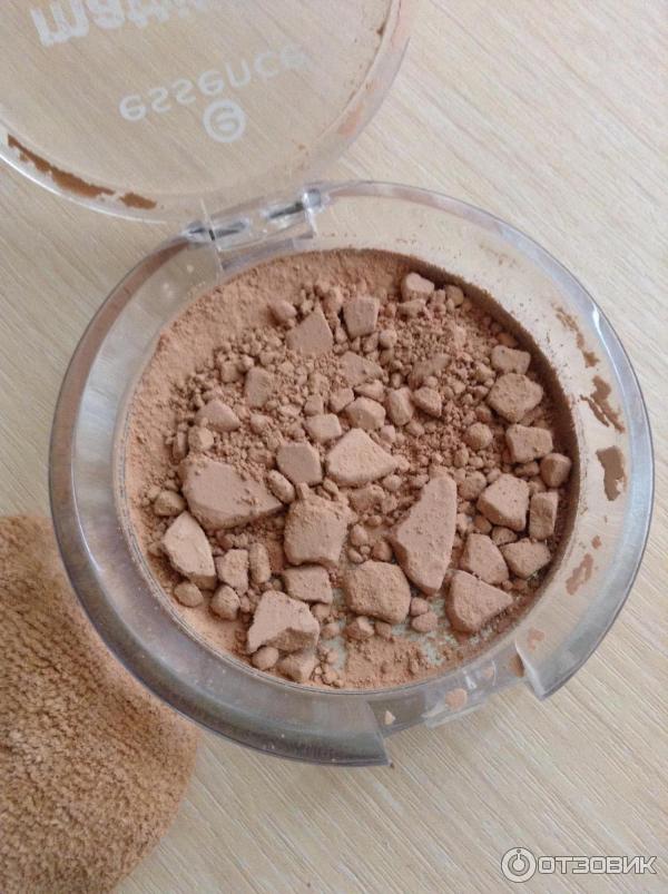 Компактная пудра Essence Matifying Compact Powder фото