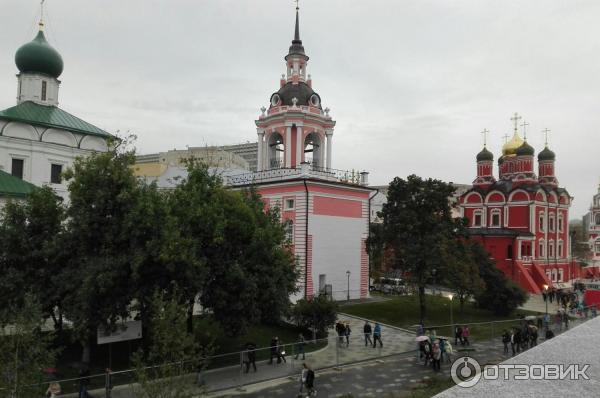 Вид на храмы с площадки Зарядья