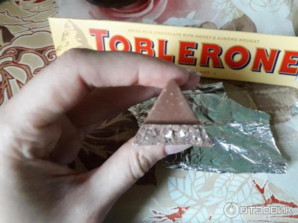 Швейцарский молочный шоколад Toblerone с медово-миндальной нугой фото