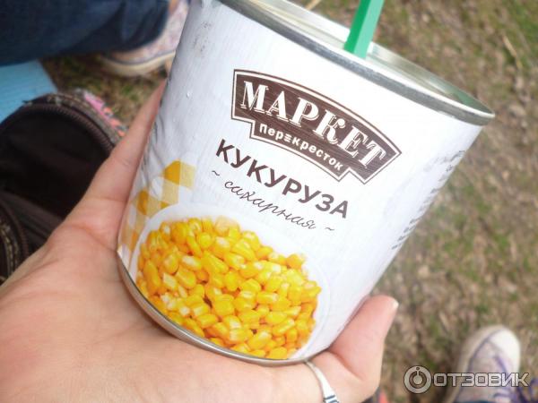Открытая банка кукурузы. При открытии банки кукурузы был хлопок. Кукуруза в железной банке. Кукуруза в банке соленая. Открытая банка кукурузы.