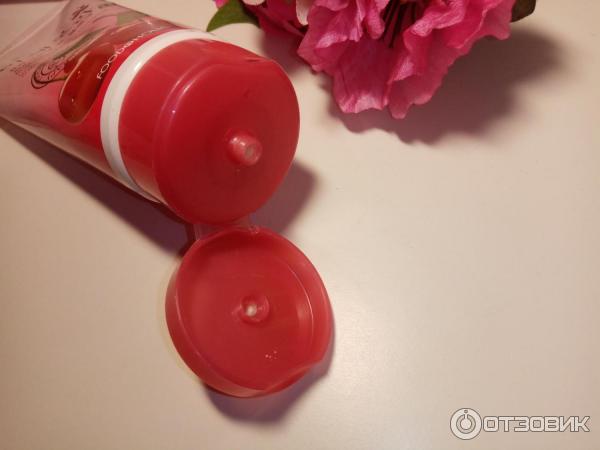 Пенка для умывания FoodaHolic Acerola Brightening Foam Cleansing фото