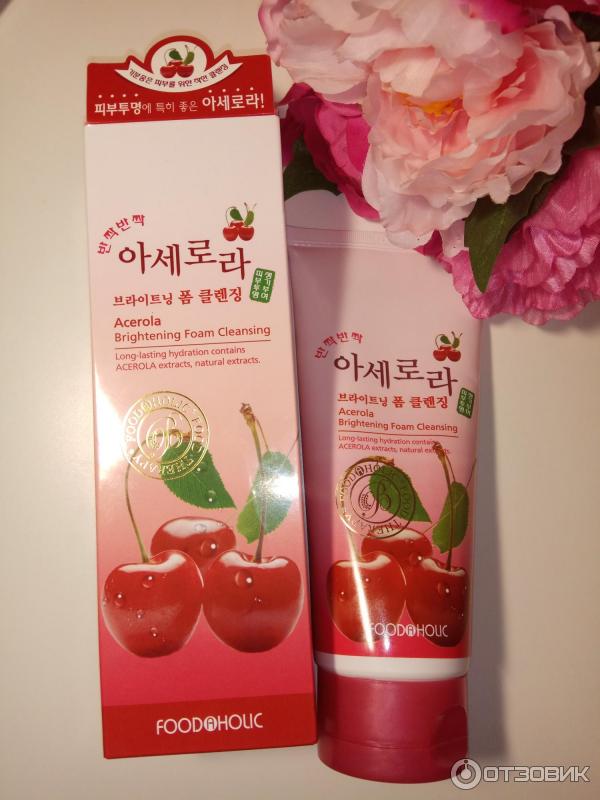 Пенка для умывания FoodaHolic Acerola Brightening Foam Cleansing фото