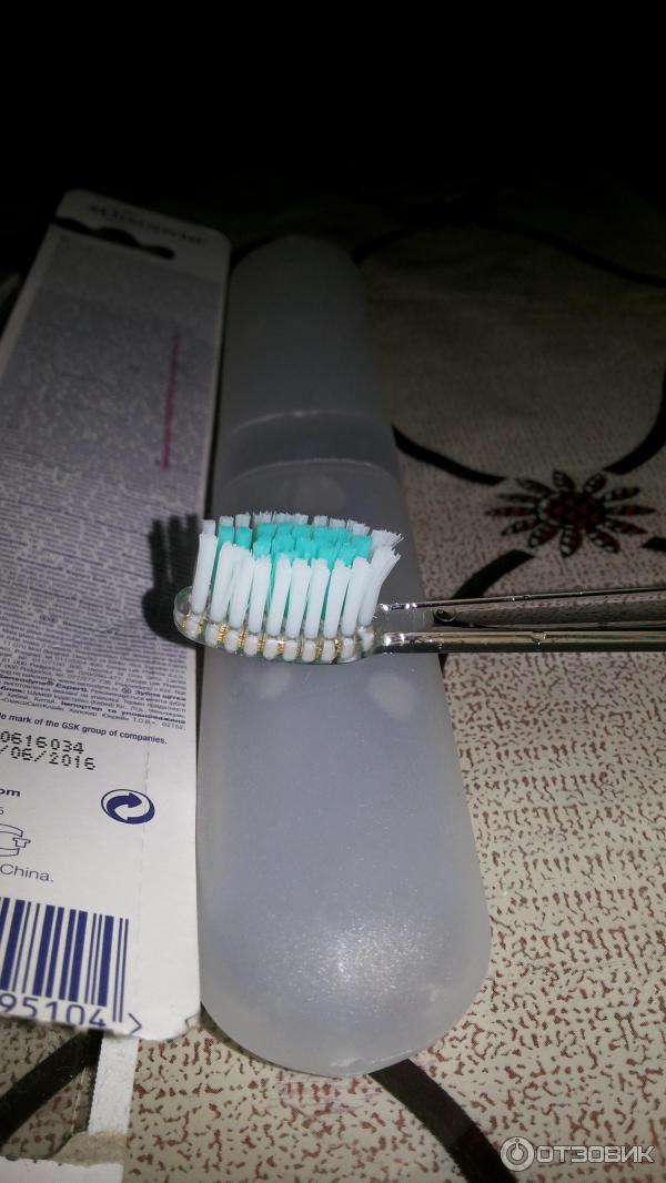 Зубная щетка Sensodyne фото