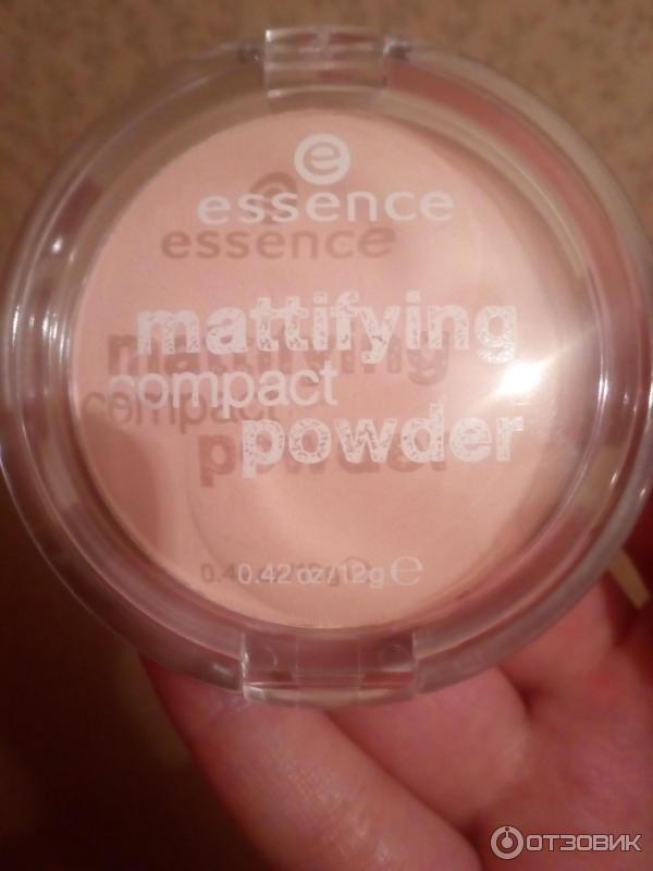 Компактная пудра Essence Matifying Compact Powder фото