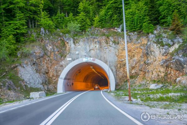 Дорога от Мост Джурджевича над рекой Тара. Черногория.