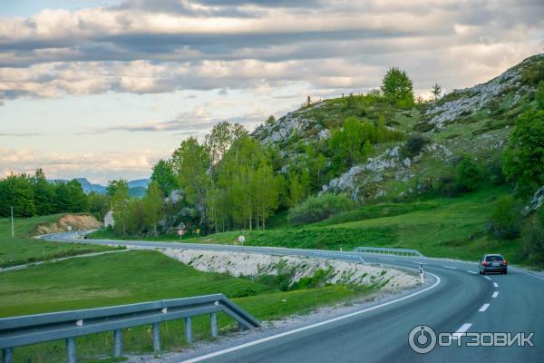 Дорога от Мост Джурджевича над рекой Тара. Черногория.