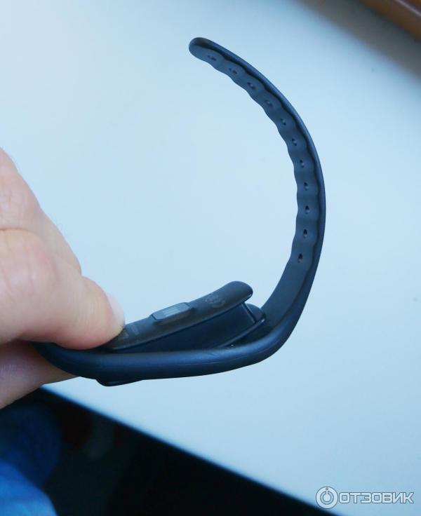 Укоротить браслет часов. Как вытаскивать часы из браслета. Ми бэнд 3 схема + -. Mi band 3 без ремешка. Mi band 5 без ремешка -ремешок-.