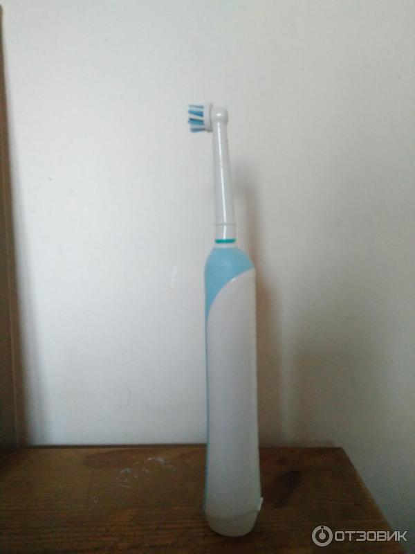 Электрическая зубная щетка Oral-B Pro 500 CrossAction фото