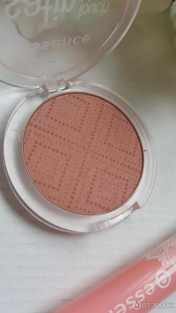 Румяна Essense Satin touch blush фото