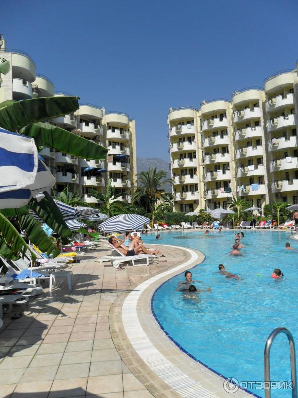 Mayot garden. Mayot garden. Май гарден клуб отель. Отель в турции махмутлар 4. May garden club hotel еда.