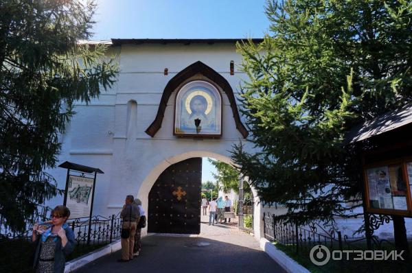 Подворье Патриарха Московского и Всея Руси в Спасской слободе (Россия, Москва) фото