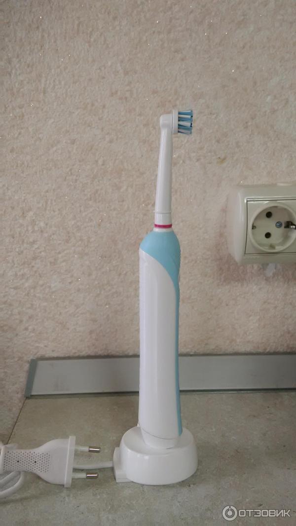 Электрическая зубная щетка Oral-B Pro 500 CrossAction фото